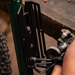 Cage De Bikepacking Sur Fourche Ou Tube De Cadre Cargo Cage Apidura -Magasin De Sport De Vélo apidura cargo cage 4