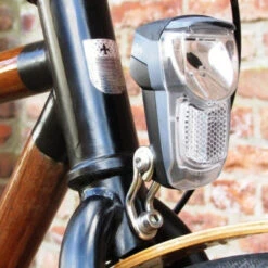 Busch-mueller Feu Sur Fourche Vélo Chargement USB IQ Eyro Busch And Muller -Magasin De Sport De Vélo feu sur fourche velo chargement usb iq eyro busch and muller full 4