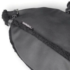 Manchons Basil Noirs En Cuir Végétal Sur Guidon Vélo -Magasin De Sport De Vélo manchons basil noirs en cuir vegetal sur guidon velo full 5