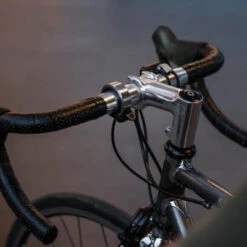 Sonnette Pour Vélo Oi Classic Large Knog 2 Sonnette Pour Vélo Oi Classic Large Knog -Magasin De Sport De Vélo sonnette pour velo oi classic large knog full 3