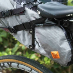 Stabilisateur De Sacoche De Selle Bikepacking Woho 3 Stabilisateur De Sacoche De Selle Bikepacking Woho -Magasin De Sport De Vélo stabilisateur sacoche de selle woho brooks b series 4